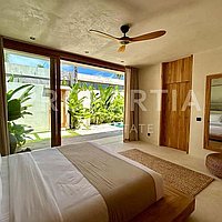 Stunning Modern Tropical Living In Bingin. Villas in Bali for Sale: Vila di Bingin, Bali untuk 352 Ribuan USD. Leasehold. Pratinjau foto #3