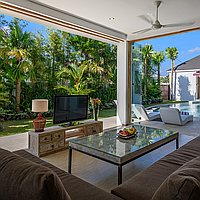 Luxurious Five-Bedroom Villa with High ROI Potential in Vibrant Berawa. Villas in Bali for Sale: Vila di Canggu, Bali untuk 690 Ribuan USD. Leasehold. Pratinjau foto #2