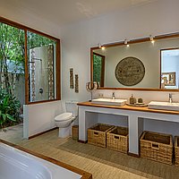 Luxurious Five-Bedroom Villa with High ROI Potential in Vibrant Berawa. Villas in Bali for Sale: Vila di Canggu, Bali untuk 690 Ribuan USD. Leasehold. Pratinjau foto #11