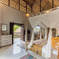 A timeless 4-bedroom Balinese retreat in Pererenan. Villas in Bali for Sale: Villa in Canggu, Bali for 1043 Thousands USD. Freehold. Preview photo #8