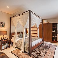 A timeless 4-bedroom Balinese retreat in Pererenan. Villas in Bali for Sale: Villa in Canggu, Bali for 1043 Thousands USD. Freehold. Preview photo #10