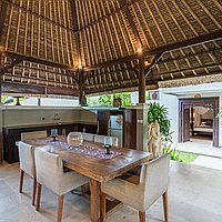 A timeless 4-bedroom Balinese retreat in Pererenan. Villas in Bali for Sale: Villa in Canggu, Bali for 1043 Thousands USD. Freehold. Preview photo #5