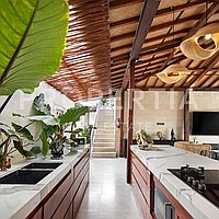 Timeless Tropical Villa In The Heart Of Canggu. Villas in Bali for Sale: Villa in Canggu, Bali for 981 Thousands USD. Leasehold. Preview photo #1