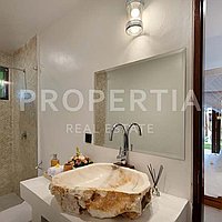 Timeless Tropical Villa In The Heart Of Canggu. Villas in Bali for Sale: Villa in Canggu, Bali for 981 Thousands USD. Leasehold. Preview photo #4