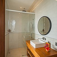 Embrace modern luxury freehold villa in Tumbak Bayuh . Villas in Bali for Sale: Villa in Canggu, Bali for 1227 Thousands USD. Freehold. Preview photo #10