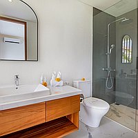 Elegant living with rice field views in Padonan. Villas in Bali for Sale: Вилла в Чангу, Бали за 217 тыс. USD. Leasehold. Предварительный просмотр фото #12