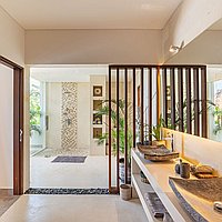 Expansive Berawa villa with long lease and steps from the beach. Villas in Bali for Sale: Villa in Canggu, Bali for 1218 Thousands USD. Leasehold. Preview photo #15