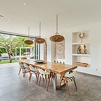 Expansive Berawa villa with long lease and steps from the beach. Villas in Bali for Sale: Villa in Canggu, Bali for 1218 Thousands USD. Leasehold. Preview photo #12