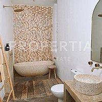 Stunning Modern Villa Walking Distance To Berawa Beach. Villas in Bali for Sale: Villa in Berawa (Canggu), Bali for 380 Thousands USD. Leasehold. Preview photo #7
