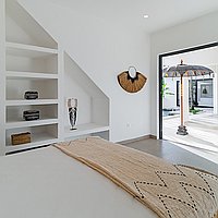 Three – bedroom villa with Tropical Rooftop and Long Lease Close to Pererenan Beach. Villas in Bali for Sale: Villa in Canggu, Bali for 295 Thousands USD. Leasehold. Preview photo #5