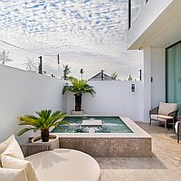 Modern Two-Bedroom Villa with Jacuzzi, 30-Year Lease, Proximity to Pererenan Beach. Villas in Bali for Sale: Вилла в Чангу, Бали за 210 тыс. USD. Leasehold. Предварительный просмотр фото #1