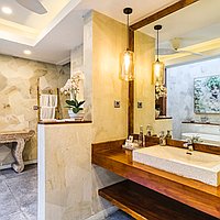Tropical Dream Home: Modern Four Bedroom Villa in Berawa’s Prime Location. Villas in Bali for Sale: Вилла в Чангу, Бали за 767 тыс. USD. Leasehold. Предварительный просмотр фото #11