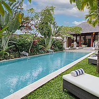 Tropical Dream Home: Modern Four Bedroom Villa in Berawa’s Prime Location. Villas in Bali for Sale: Вилла в Чангу, Бали за 767 тыс. USD. Leasehold. Предварительный просмотр фото #1