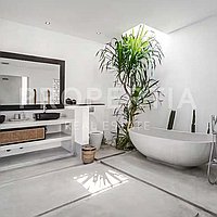 Modern Luxury In Berawa Steps From The Beach. Villas in Bali for Sale: Villa in Berawa (Canggu), Bali for 853 Thousands USD. Leasehold. Preview photo #19