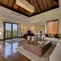 Elegant villa estate with stunning rice field views in Tumbak Bayuh. Villas in Bali for Sale: Вилла в Чангу, Бали за 1346 тыс. USD. Leasehold. Предварительный просмотр фото #9