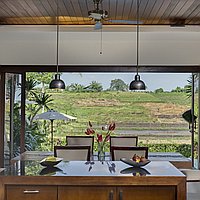 Elegant villa estate with stunning rice field views in Tumbak Bayuh. Villas in Bali for Sale: Вилла в Чангу, Бали за 1346 тыс. USD. Leasehold. Предварительный просмотр фото #5