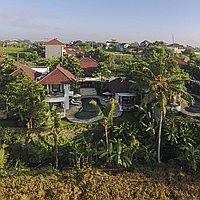 Elegant villa estate with stunning rice field views in Tumbak Bayuh. Villas in Bali for Sale: Вилла в Чангу, Бали за 1346 тыс. USD. Leasehold. Предварительный просмотр фото #1
