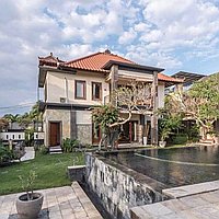 Stunning five-bedroom family villa in the heart of Batu Bolong. Villas in Bali for Sale: Villa in Canggu, Bali for 1533 Thousands USD. Freehold. Preview of photo #1