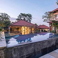 Stunning five-bedroom family villa in the heart of Batu Bolong. Villas in Bali for Sale: Villa in Canggu, Bali for 1533 Thousands USD. Freehold. Preview photo #1
