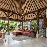 Stunning five-bedroom family villa in the heart of Batu Bolong. Villas in Bali for Sale: Villa in Canggu, Bali for 1533 Thousands USD. Freehold. Preview photo #5