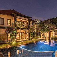 Stunning five-bedroom family villa in the heart of Batu Bolong. Villas in Bali for Sale: Villa in Canggu, Bali for 1533 Thousands USD. Freehold. Preview photo #6