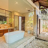 Luxurious villa retreat steps from the beach in Batu Belig. Villas in Bali for Sale: Villa in Canggu, Bali for 1349 Thousands USD. Freehold. Preview photo #13