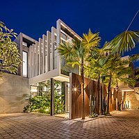  Luxury living just 900m from Berawa beach. Villas in Bali for Sale: Villa in Canggu, Bali for 1037 Thousands USD. Leasehold. Preview photo #1