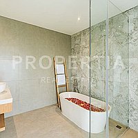 Modern Elegance Minutes From Canggu Beach. Villas in Bali for Sale: Villa in Canggu, Bali for 359 Thousands USD. Leasehold. Preview photo #8