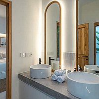 Stylish Mediterranean villa in prime Batu Bolong location. Villas in Bali for Sale: Вилла в Чангу, Бали за 233 тыс. USD. Leasehold. Предварительный просмотр фото #12