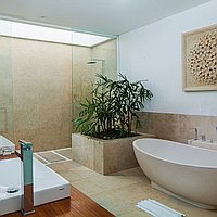 Tropical sanctuary with amazing rice field view in Tumbak Bayuh. Villas in Bali for Sale: Вилла в Чангу, Бали за 1797 тыс. USD. Leasehold. Предварительный просмотр фото #11