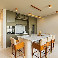 Elegant 1-bedroom townhouses in Berawa. Villas in Bali for Sale: Вилла в Чангу, Бали за 253 тыс. USD. Leasehold. Предварительный просмотр фото #4