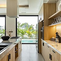 Indulge in luxury two-bedroom villa in Tumbak Bayuh. Villas in Bali for Sale: Вилла в Чангу, Бали за 283 тыс. USD. Leasehold. Предварительный просмотр фото #6
