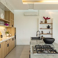 Indulge in luxury two-bedroom villa in Tumbak Bayuh. Villas in Bali for Sale: Вилла в Чангу, Бали за 283 тыс. USD. Leasehold. Предварительный просмотр фото #7