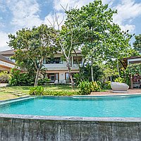 Breathtaking 5-bedroom modern villa only 250 meters from Pererenan beach. Villas in Bali for Sale: Villa in Canggu, Bali for 23.0 Billion IDR. Leasehold. Preview of photo #1
