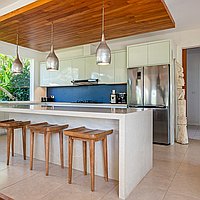 Breathtaking 5-bedroom modern villa only 250 meters from Pererenan beach. Villas in Bali for Sale: Villa in Canggu, Bali for 23.0 Billion IDR. Leasehold. Preview photo #5