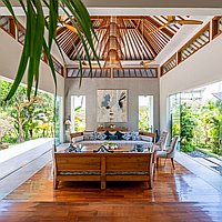 Breathtaking 5-bedroom modern villa only 250 meters from Pererenan beach. Villas in Bali for Sale: Villa in Canggu, Bali for 23.0 Billion IDR. Leasehold. Preview photo #3