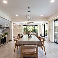 Modern Tropical Family Home In Berawa. Villas in Bali for Sale: Villa in Canggu, Bali for 889 Thousands USD. Freehold. Preview photo #19