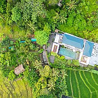 Riverside six bedroom villa with rice field views in Tumbak Bayuh. Villas in Bali for Sale: Вилла в Чангу, Бали за 1585 тыс. USD. Freehold. Предварительный просмотр фото #2