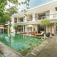 Riverside six bedroom villa with rice field views in Tumbak Bayuh. Villas in Bali for Sale: Вилла в Чангу, Бали за 1585 тыс. USD. Freehold. Предварительный просмотр фото #4