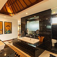 Riverside six bedroom villa with rice field views in Tumbak Bayuh. Villas in Bali for Sale: Вилла в Чангу, Бали за 1585 тыс. USD. Freehold. Предварительный просмотр фото #10