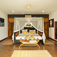 Riverside six bedroom villa with rice field views in Tumbak Bayuh. Villas in Bali for Sale: Вилла в Чангу, Бали за 1585 тыс. USD. Freehold. Предварительный просмотр фото #12