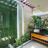 Stunning 4-bedroom villa in Tumbak Bayuh with pandan field views. Villas in Bali for Sale: Villa in Canggu, Bali for 666 Thousands USD. Leasehold. Preview photo #14
