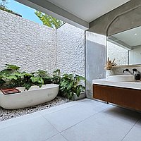 Luxurious villa steps from Lima beach in Pererenan. Villas in Bali for Sale: Вилла в Чангу, Бали за 1770 тыс. USD. Leasehold. Предварительный просмотр фото #6