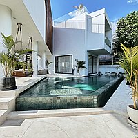 Luxurious villa steps from Lima beach in Pererenan. Villas in Bali for Sale: Вилла в Чангу, Бали за 1770 тыс. USD. Leasehold. Предварительный просмотр фото #8