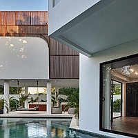 Luxurious villa steps from Lima beach in Pererenan. Villas in Bali for Sale: Вилла в Чангу, Бали за 1770 тыс. USD. Leasehold. Предварительный просмотр фото #7
