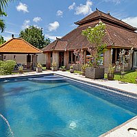 Great Opportunity for Developers or Investors: Freehold Three-Bedroom Balinese Home set on 700sqm of Land. Villas in Bali for Sale: Vila di Canggu, Bali untuk 466 Ribuan USD. Freehold. Pratinjau foto #1