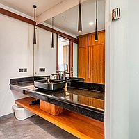 Prime location with stunning design and rental potential in Batu Bolong. Villas in Bali for Sale: Villa in Canggu, Bali for 1227 Thousands USD. Leasehold. Preview photo #17