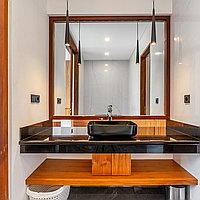 Prime location with stunning design and rental potential in Batu Bolong. Villas in Bali for Sale: Villa in Canggu, Bali for 1227 Thousands USD. Leasehold. Preview photo #11
