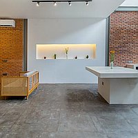 Modern Two-Bedroom Industrial Style Villa with Stunning Rooftop Design in Tumbak Bayuh. Villas in Bali for Sale: Вилла в Чангу, Бали за 117 тыс. USD. Leasehold. Предварительный просмотр фото #3