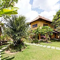 Escape to a Tropical 5-Bedroom Villa with Balinese-Style in Canggu. Villas in Bali for Sale: Villa in Canggu, Bali for 1027 Thousands USD. Freehold. Preview photo #2